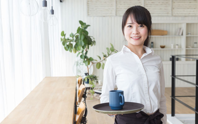 ローカルのカフェでのアルバイト